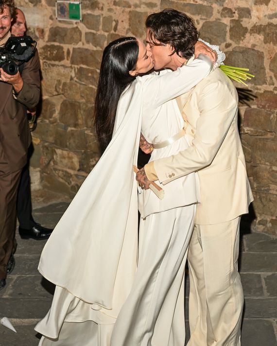 Dove Cameron And Damiano David Wedding In Montalcino